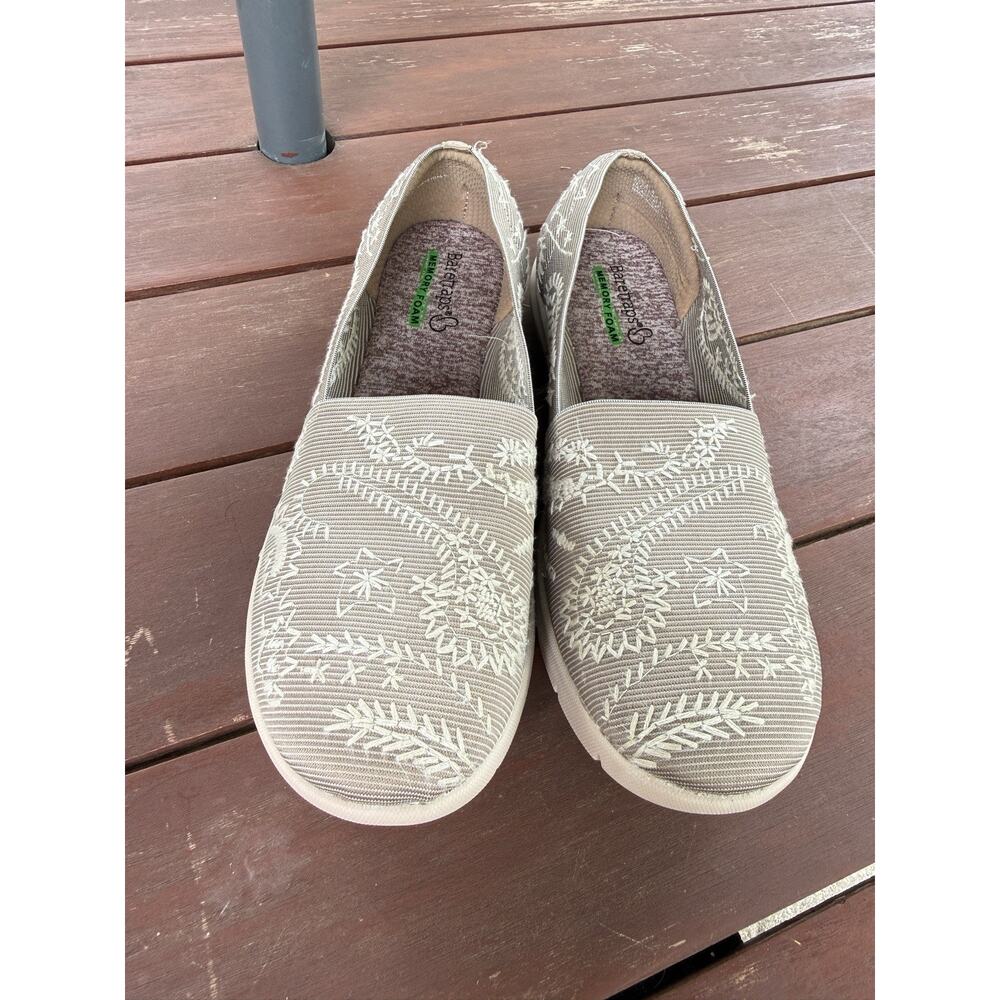 Baretraps Women’s Bonaire Embroidered Slip-On Sneaker in Taupe Size 8.5M